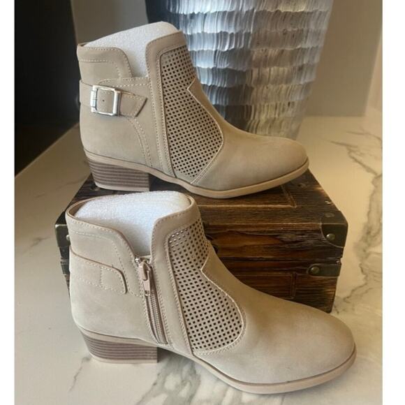 MIA Katrine Booties in Tan - Picture 7 of 10